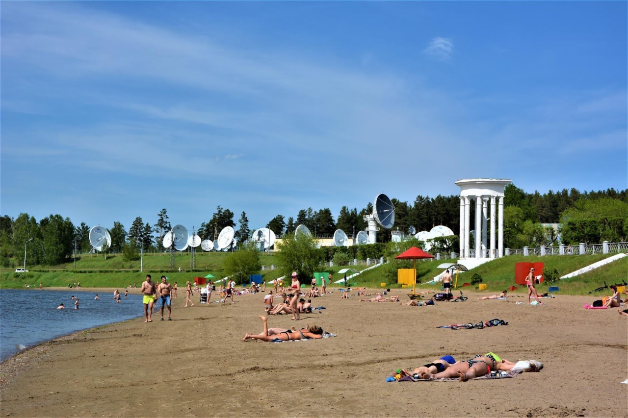 Услуги железногорск красноярский край. Город Железногорск Красноярского края озеро. Пляж в Железногорске Красноярский. Пляж Железногорск Красноярский край. Городской пляж Железногорск Красноярский край.