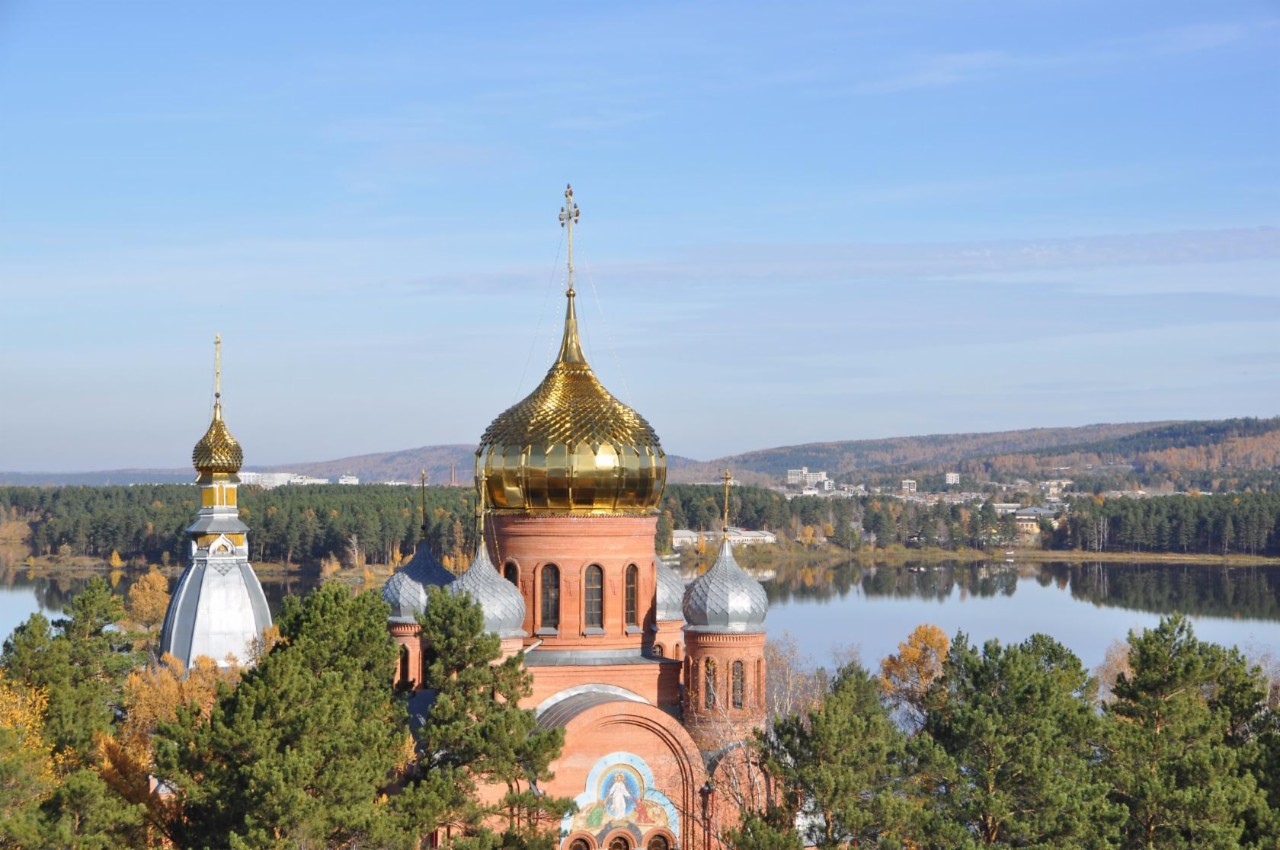 В красноярском крае храмы. Храм Михаила Архангела в Железногорске. Храм Михаила Архангела в Железногорске Красноярского края.