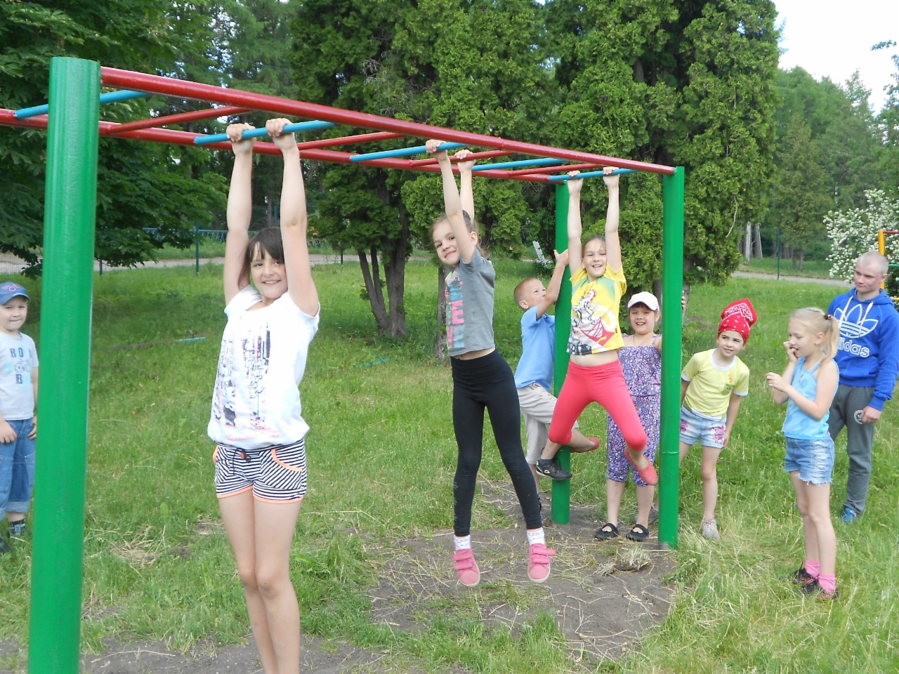 16 дол. Спорт в лагере. Летний спортивный лагерь. Детский спортивный лагерь. Спортивные развлечения для лагеря для детей.